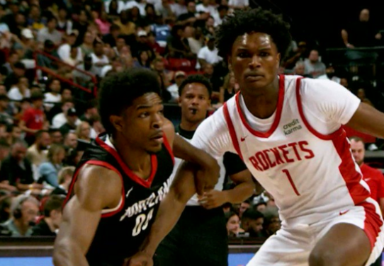  马刺新秀文班亚马惊艳首秀，盖帽封盖助球队取胜  